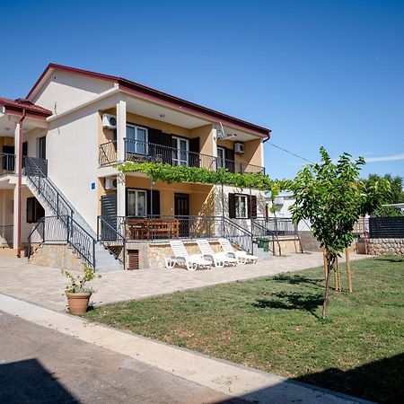 Apartments Zora Seline ภายนอก รูปภาพ