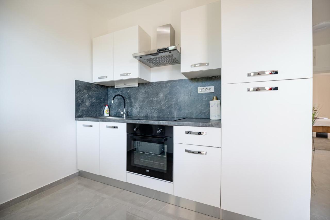 Apartments Zora Seline ภายนอก รูปภาพ