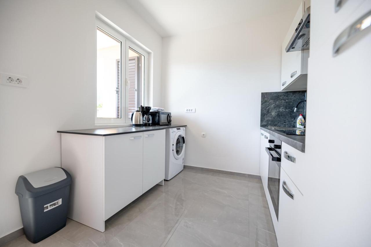 Apartments Zora Seline ภายนอก รูปภาพ